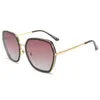 Lunettes de soleil polygonales de la mode Femmes de mode Femmes Sunglasses européennes et américaines Street Sun Lunettes Couleur Lens UV400 avec boîte