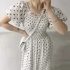 Korejpaa Kvinnor Klänning Sommar Koreansk Chic Girl French Polka-Dot Square Collar Wooden Ears Ruffled Hem Lace Stitching Vestidos 210526