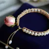 Sinzry Original Handgemachte Süßwasser Perle Konservierte Rose Blume Elegante Charme Armreifen Persönlichkeit Perle Schmuck Q0720