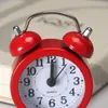 Outros relógios Acessórios para casa para quarto criativo Cute Mini Metal Alarm Clock Bedside Smart Life Electronic Desktop Pendule Horloge C