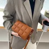 14 색 럭셔리 디자인 크로스 바디 디자이너 가방 최고 품질 lingge 들여 쓰기 pu 작은 사각형 가방 레이디 연회 검은 발톱 어깨 가방 지갑