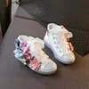 Sapatos casuais infantis 2020 Estilo coreano Pai-filho 3D Flor Meninas Sapatos de lona de cano médio esportivos Tênis infantis antiderrapantes 40 Y0809