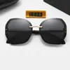 2021 새로운 럭셔리 최고 품질의 클래식 스퀘어 선글라스 디자이너 브랜드 패션 망 여자 태양 안경 안경 금속 유리 렌즈 상자 2568