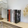 Objetos decorativos Figurines Personalizar livros falsos para a decoração pode abrir a caixa de armazenamento da mesa de café Quarto de modelo Le Villa Casa de luxo