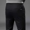 Tendencia de la moda pantalones casuales para hombres Pantalones de pies pequeños Otoño e invierno Elástico todo-fósforo Cintura elástica Pantalones largos de color sólido 210531