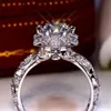 Choucong Brand Unique Luxury Smycken 925 Sterling Silver Round Cut Vit Topaz CZ Diamond Gemstone Women Wedding Engagement Flower Ring Gift