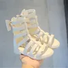 Дизайнерские туфли Дети Сандалии для девочек Черный Белый Пляж Малыш Обувь Детская обувь Сандалии Размер 26-36