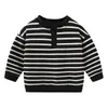 ファッション春秋2-10年子供の長袖ホワイトブラックボタンクルーネックストライプスウェットシャツ赤ちゃん男の子210529