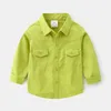 春の秋2 3 4 6 8 10年の子供のターンダウンカラー長袖ポケットソリッドカラーコットンシャツの赤ちゃん子供男の子210529