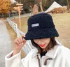 1 sztuk Spring Fall Zima Woman Christmas Hats Mężczyzna Sport Moda Jesień Lamb Hair Hat Kobieta Rybak Hat Pszeniczny Haft List Solid Color Basin Ha TS