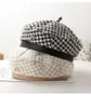 2024 Tasarımcı Beralar Kadın Mektubu Lüks Izgara Şapkası Bere Lady Dış Mekan Kapağı Seyahat Sıcak Kış Rüzgar Geçirmez Tatil Bonnet Kapakları