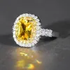 2021 Fashion Square Pink Yellow Zircon Luxury White Gold Colored Wedding Ring Smycken Ladies Nöjdhet Presenter