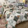 KUUP 4PCS NORTHERN Europe Bedding Ställ in Hem Textil Polyester Geometrisk Mönster Sängkläder Duvet Cover Pillowcase Bedark 211007