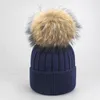 Ny Whole Winter Fashion Warm Julkvinnor Stickade hattar med stor tvättbjörn päls pom boll