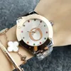 Mode große Buchstaben Design Uhren Frauen Mädchen bunte Kristall Stil Metall Stahlband Quarz-Armbanduhr P24219u