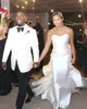 Nya billiga ruffles vita klänningar älskling svep tågnivda kjolar satin sjöjungfrun bröllopsklänningar afrikansk plus storlek brudklänning