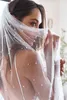 Kathedralenlänge Romantischer 1-stufiger langer Brautschleier mit Perlenperlen Weicher Tüll Weiß Elfenbein Hochzeitsschleier Handgefertigte Accessoires Kopfbedeckung 3 Yards