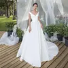 간단한 플러스 크기 라인 웨딩 드레스 새틴 신부 가운 숄더 V 넥 프릴 주름 지퍼 백 스윕 기차 컨트리 스타일 공식적인 결혼 드레스