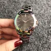 女性のためのブランドのクォーツの腕時計のための女の子のカラフルなクリスタル金属の鋼鉄バンド腕時計M100
