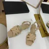 Tacchi medi di lusso con tacchi grossi e sandali con cinturino con tacco da donna con suola in cowhather Serie in vernice da 6,5 cm con un tocco