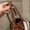 Bucket Bags Мода Женщины Crossbody Сумочка Качество Люкс Топ Дизайнеры Кожаные Тканые Буква Сумка Сцепления Дамы 2021 Плечо Кошельки Сумки Металлическая Печать