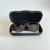 Luxury feminino designer quadrado óculos de sol Estilo de verão Quadro de alta qualidade Lens de proteção UV Vicultos com estojo