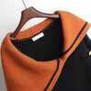 DEAT Maglione lavorato a maglia da donna Hit Colour Striped Colletto irregolare Progettato a maniche lunghe Stile casual 2021 Nuova moda autunnale 15JK371 Y1110