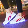 Maat 30-44 lichtgevende LED-schoenen voor volwassen gloeiende sneakers met lichten kinderen jongens meisjes geleid slippers USB geladen feminino tenis 211022