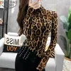 Elegante plus storlek toppar mode kvinnor långärmad leopard blus turtleneck skjorta damer ol party topp streetwear blusas 7704 50 210225