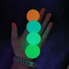 4,5 cm lysande takbollar Stress Relief Sticky Ball Limmad Target Ball Night Light Decompression Balls Långsamt Squishy Glow Toys för barn