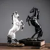 VILEAD Statua del cavallo in stile europeo moderno per la decorazione della casa dell'ufficio Statuette di cavalli in resina Accessori decorativi per la casa Ornamento T200619