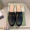 Mules designers glider tofflor kvinnor loafers äkta läder sandaler casual skor Princetown Metal Chain Shoe Spets Velvet Slipper Slide