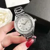 Marka zegarek dla kobiet w stylu kryształowym metalowym zespołem kwarcowym luksusowym zegarem na nadgarstku Ve 51