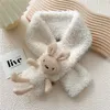 Sciarpa con croce in peluche con collare alla moda per bambini Sciarpa in pelliccia per bambini Moda carina per bambini imitazione pelo di agnello per stare al caldo in inverno. H0923