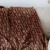 古典的な文字F印刷された毛布のブランドデザイナーの贅沢なファッションのカーペットのソファーの家庭用製品暖かい高品質のフランネル綿甲骨