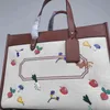 Toppkvalitet Kvinnor Tote Äkta Läder Designer Handväska Axelväskor Vanligt Blommigt Canvas Letter Open Hard Baguette Interiör Zipper Ficka Luxury Messenger Bag mm