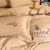 Conjuntos de cama 2021 Luz de quatro peças de algodão de luxo duplo cama casa cama colcha capa bordada pequena moda bege