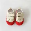 2021 Outono Novo Coreano Crianças Biscoito Sapatos Velcro Sapatos de Lona Boys and Girls Kindergarten Sapatos Brancos Respiráveis ​​G1025