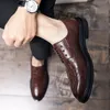 Mężczyzna Buty PU Oddychające Round Toe Mężczyźni Sukienka Buty Lace-Up Oxfords Czarny Solid Business Leather Wedding Party