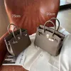 große graue handtasche