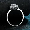 Silver Diamond Test przeszedł 0,5 Doskonały Cut D Color High Clarity Moissanite Snowflake Pierścień Kobiety Party Silver 925 Biżuteria