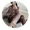 클래식 레터 캐리지 자카드 커플 잠옷 가정 의류 착용 유니섹스 벨벳 따뜻한 카디건 파자마 가을 겨울