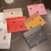 Diseñador de moda Titulares de tarjetas Cartera de crédito Cubierta de pasaporte de cuero ID Business Mini Pocket Travel para hombres Mujeres Monederos Estuches Drivin302Q