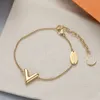 Klassiska Designer Hänge Berlock Armband guld kärlek V Halsband mode Smycken Armband pläterade brev enkelt hjärta Lyxiga Hängen Titan älskare kedja smycken