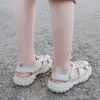 Kinder Sommer Nachtleuchtende Sandalen Mädchen Haken Anti-Rutsch-weiche Schuhe Jungen Mode Wild Hohlfuß Schutz Strandschuhe 210713