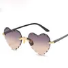 Personnalité mignon coeur forme sans monture enfants lunettes de soleil mode femmes lunettes de soleil filles en plein air voyage UV400 lunettes de Protection