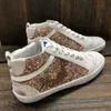 İtalya Marka Altın Orta Yıldız Üst Yüksek Ayakkabı Moda Sneakers İtalya Lüks Klasik Beyaz Do-Eski Kirli Adam Kadın Ayakkabı Gümüş Glitter Deri