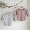 Lente Kids Meisjes Jongens T-shirts Effen Kleur Gestreepte Lange Mouwen Casual Stijl Blouses Kinderkleding E99 210610