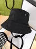 Sun Bucket Hat för dam och flicka Patchwork Kvinnor Män Hattar Lyx Designers Kepsar Herr Motorhuv Mössor Sommarkeps monterad lastbilsförare Bokstäver kepsar strand cool svart khaki