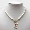 Hochwertige Perlenkette Alphabet A-Z Initiale Perlenhalsband Schnalle Goldfarbener Anhänger Frhwater Perlenschmuck